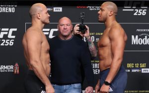 Видео боя Джуниор Дос Сантос - Сирил Гэйн UFC 256