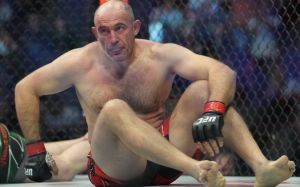 В UFC снова хотят подписать контракт с Алексеем Олейником