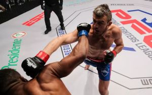 Магомед Магомедкеримов уверенно победил Криса Кертиса на PFL 4