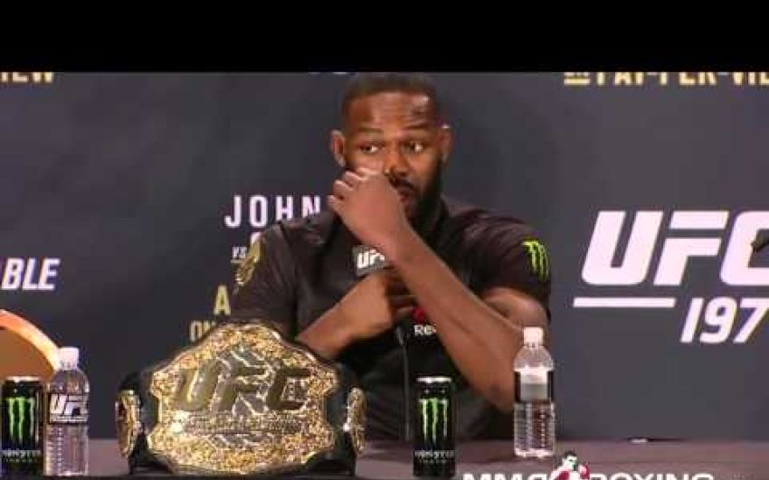 Джон Джонс на пресс-конференции после UFC 197