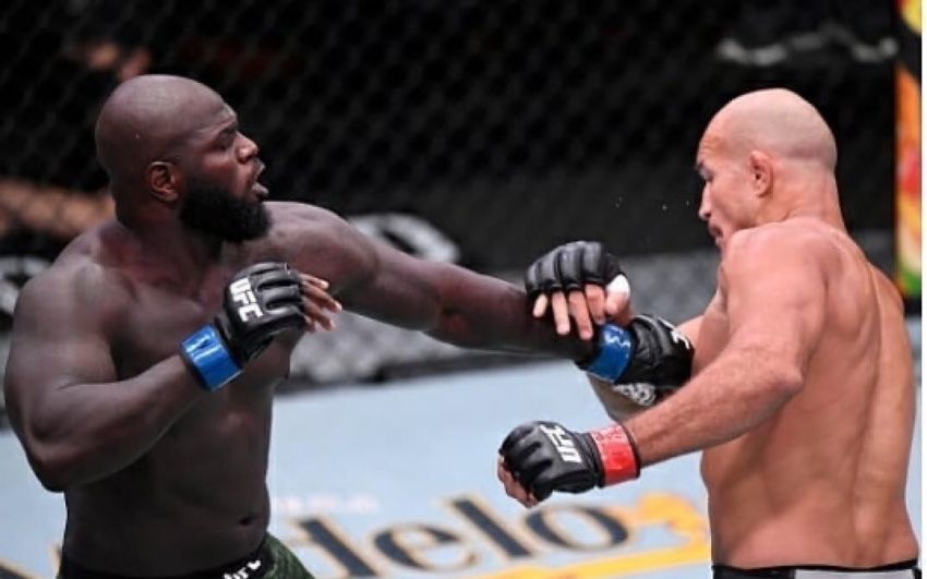 Жаирзиньо Розенстрайк финишировал Джуниора Дос Сантоса на UFC 252