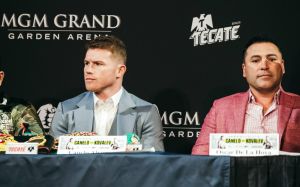 Генеральный директор Matchroom Boxing ответил Оскару Де Ла Хойи относительно критики в адрес Канело