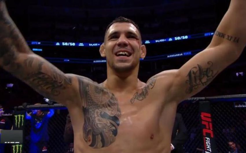 Александр Ракич брутально нокаутировал Джими Мануву на UFC Fight Night 153