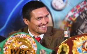 Александр Усик высказался о хейте: "Это просто куски грязи, падающие возле меня"