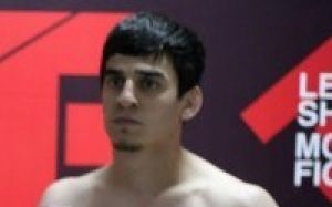 Юсуп Умаров нокаутировал Рандера Джунио на стартовых секундах боя