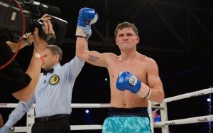 Беринчик нокаутировал испанца, Малиновский одержал победу по очкам