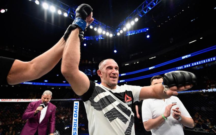 Видео боя Трэвис Браун - Алексей Олейник UFC 213