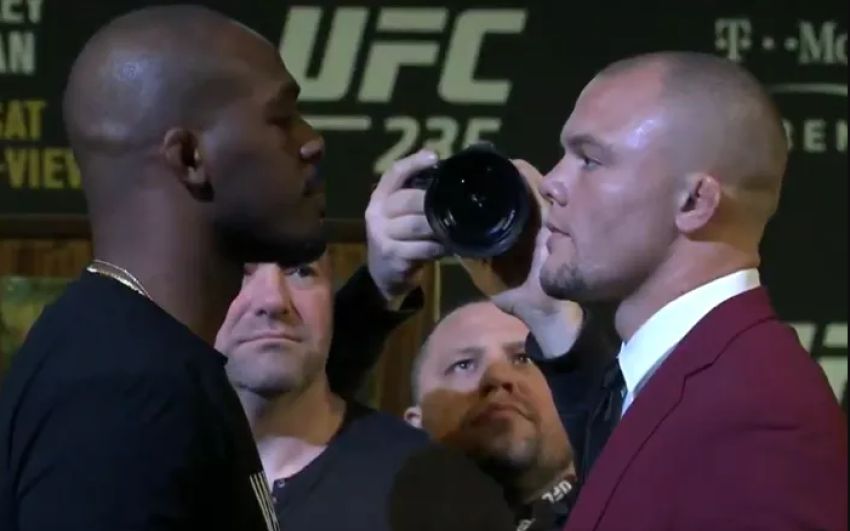 Битва взглядов участников турнира UFC 235: Джон Джонс - Энтони Смит