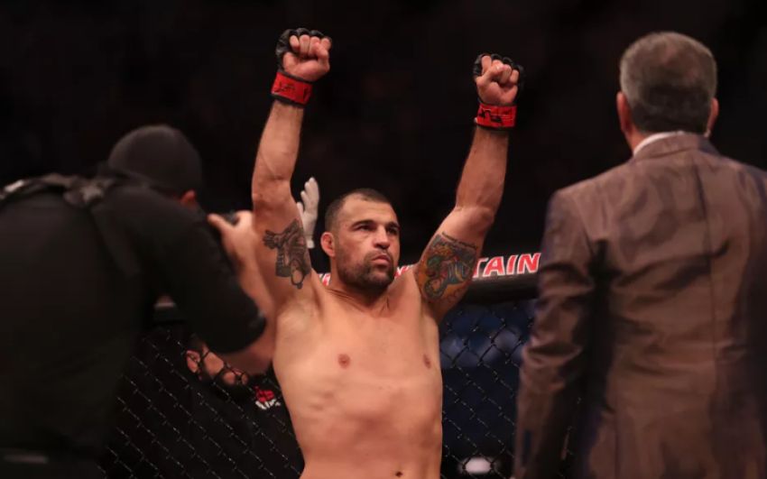 Бонусы турнира UFC Fight Night 142: Дос Сантос - Туиваса
