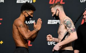 Видео боя Алекс Касерес - Кевин Крум UFC Fight Night 186