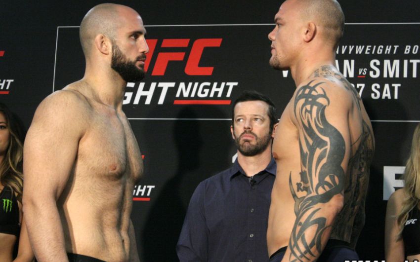 Видео взвешивания участников турнира UFC Fight Night 138: Оздемир - Смит