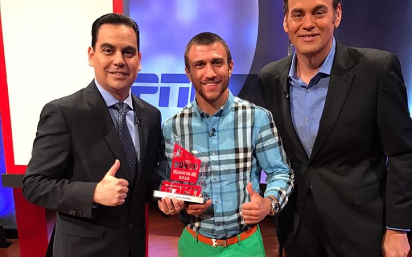 Василий Ломаченко получил награду ''Боксер года'' от ESPN