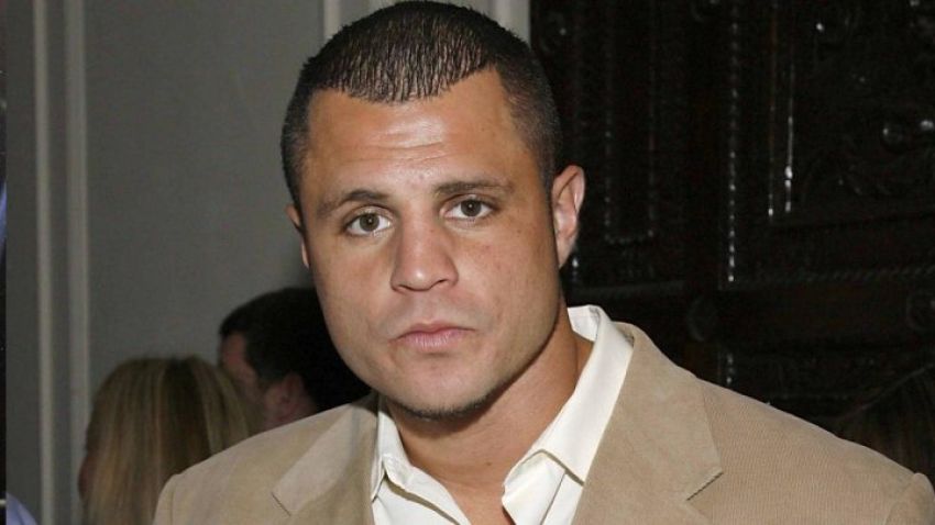 Би Джей Флорес победил Ника Гиваса единогласным судейским решением