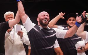 Магомед Исмаилов досрочно остановил Александра Емельяненко на ACA 107