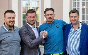Александр Усик отреагировал на расставание Дюбуа с тренером