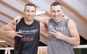 "Было так обидно": Владимир Кличко рассказал, как родной брат отправлял его на пенсию