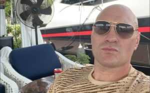 Тайсон Фьюри: "Отец хотел, чтобы я ушел из бокса еще в 2020 году"