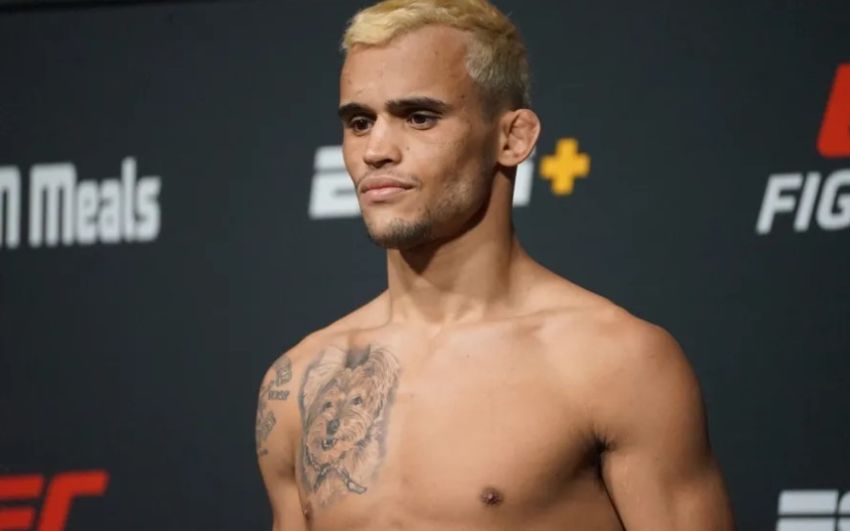 Бой Сантоса с Муньосом на UFC 288 отменен