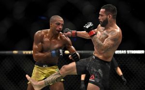 Эдсон Барбоза просит у UFC бонус за победу после спорного поражения Дэну Иге