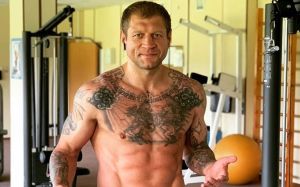 Александр Емельяненко похвастался покорением воздушного змея
