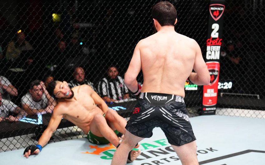 Магомед Анкалаев вырубил Джонни Уокера на UFC Fight Night 234