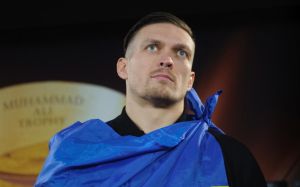 Александр Усик заявил, что "заболел" новым видом вируса