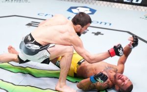 Умар Нурмагомедов вырубил Раони Барселоса на UFC Fight Night 217