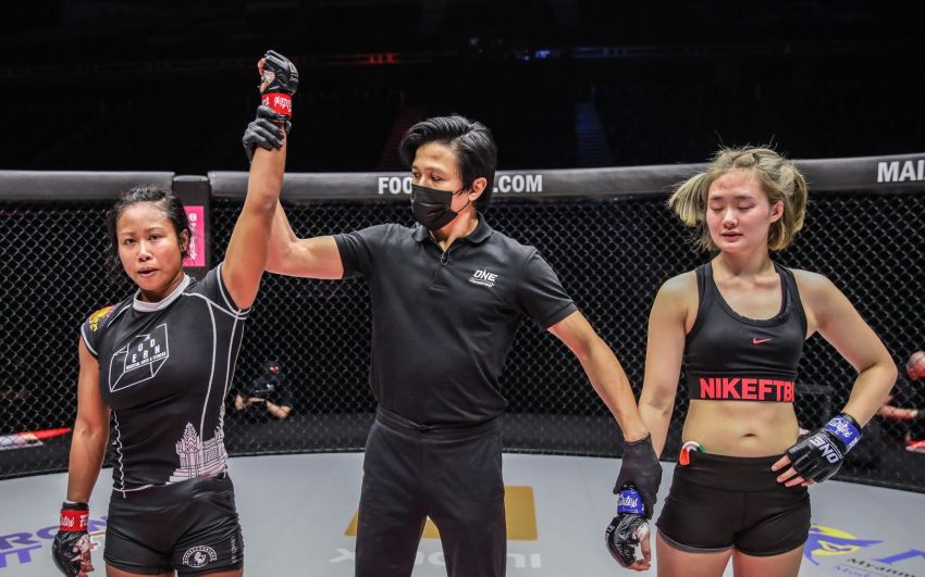 Видео боя Сованнари Эм - Чон Юн Чой ONE Championship: Unbreakable 2