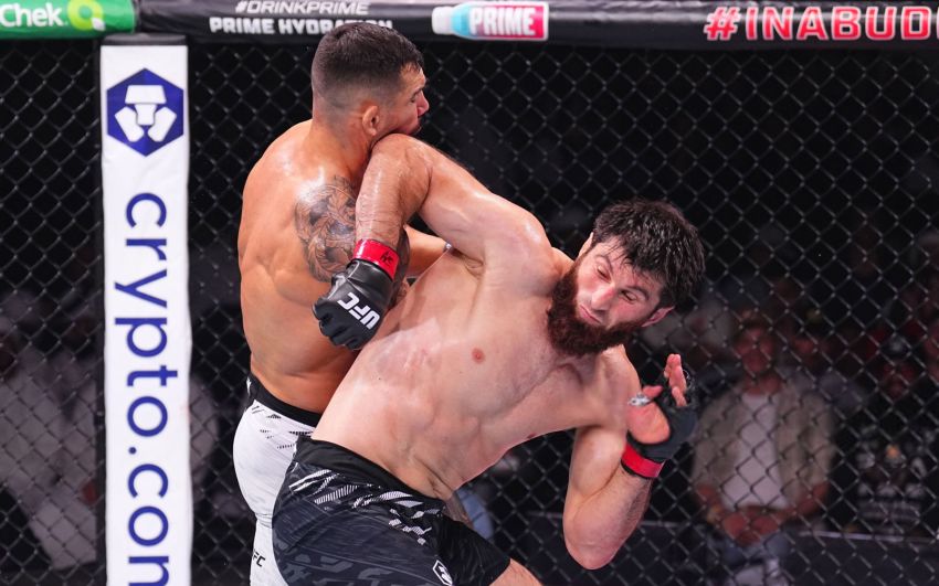 Магомед Анкалаев побеждает Александра Ракича на UFC 308