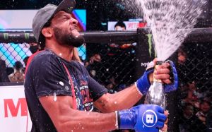 Эй Джей МакКи хочет пересмотреть условия контракта с Bellator: "Пришло время Bellator показать мою ценность"