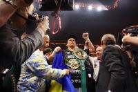 Александр Усик поздравил фанатов с Новым годом