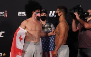 Видео боя Мераб Двалишвили - Густаво Лопес UFC on ESPN 10
