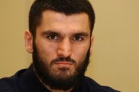 Бой Артура Бетербиева снова переносится, тренер боксера винит во всем Top Rank