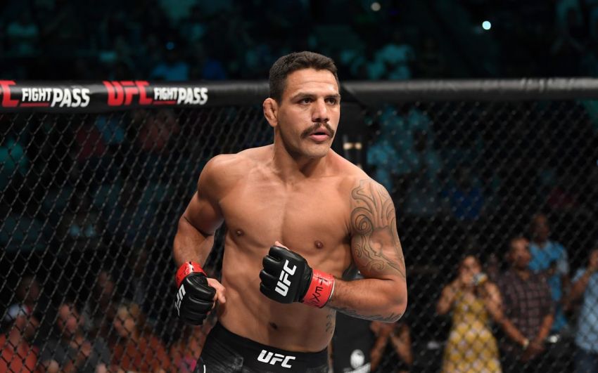 Рафаэль Дос Аньос готов помочь UFC и подраться на коротком уведомлении