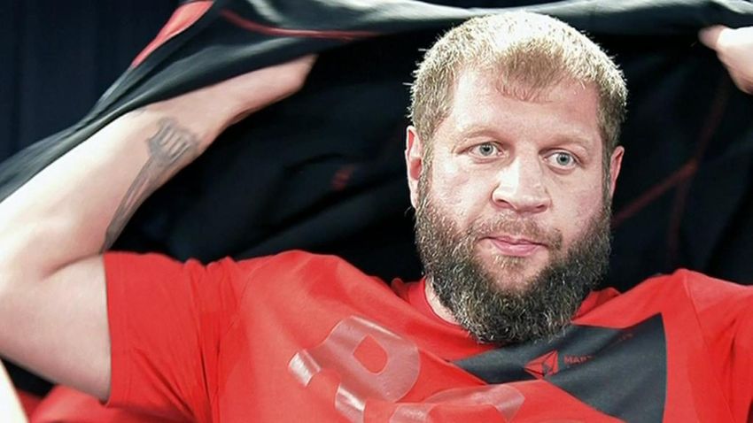 Александр Емельяненко поблагодарил Шлеменко за поддержку: "Спасибо тебе, Шура"