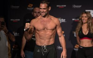 Видео боя Крис Ханикатт – Лео Лэйте Bellator 202
