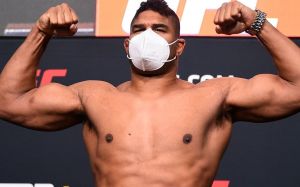 Результаты взвешивания турнира UFC on ESPN+ 34: Алистар Оверим - Аугусто Сакаи