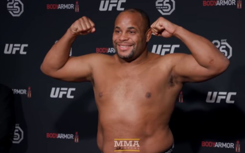 Видео взвешивания участников турнира UFC 230: Даниэль Кормье - Деррик Льюис
