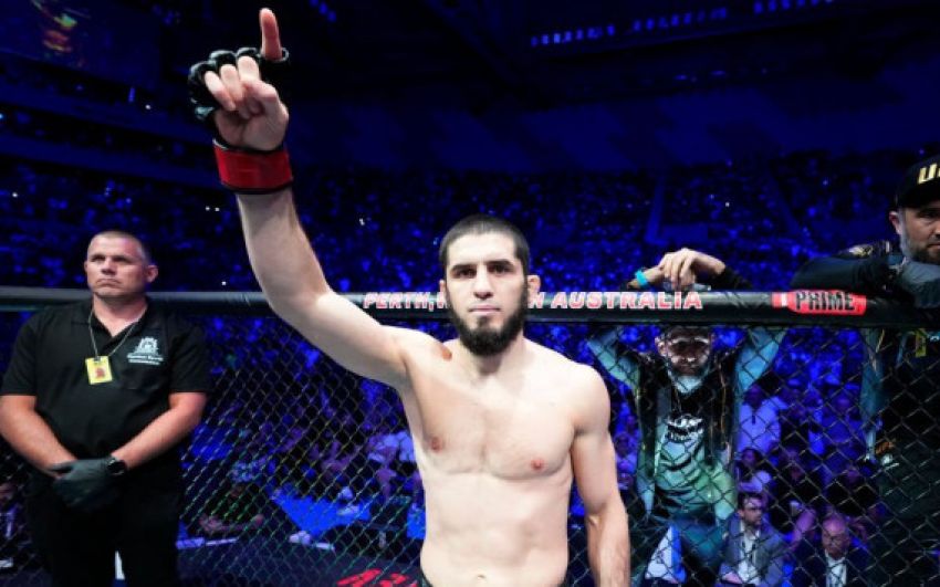 Физиев рассказал, сохранит ли Махачев чемпионский пояс в нынешнем году