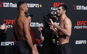 Видео боя Рамазан Эмеев - Дэнни Робертс UFC Fight Night 195