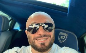 Магомед Исмаилов похвастался покупкой автомобиля: "На новом коне к новым победам"