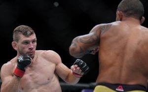 Видео боя Тиаго Мойзес - Курт Холобау UFC 237