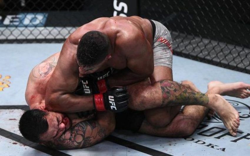 Алистар Оверим финишировал Аугусто Сакаи на UFC on ESPN+ 34