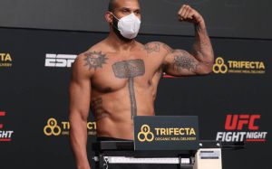 Результаты взвешивания турнира UFC on ESPN+ 40: Тиаго Сантос - Гловер Тейшейра