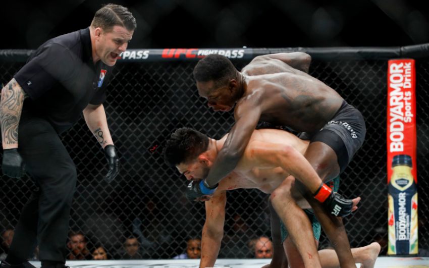 Исраэль Адесанья победил Келвина Гастелума на UFC 236