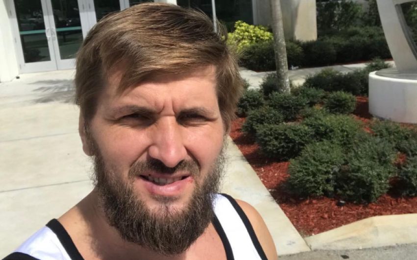 Виталий Минаков сделал заявление после поражения от Чейка Конго