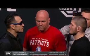 Битва взглядов участников главных боев турниров UFC 222, UFC 223