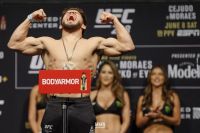 Церемония взвешивания турнира UFC 238: Генри Сехудо - Марлон Мораес, Валентина Шевченко - Джессика Ай