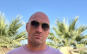 Промоутер Усика озвучил теорию насчет того, как Фьюри на самом деле получил рассечение