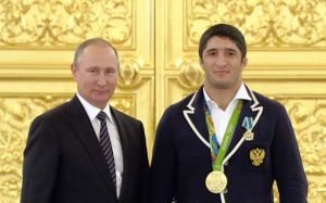 Владимир Путин поздравил Абдулрашида Садулаева с победой на ЧМ по борьбе